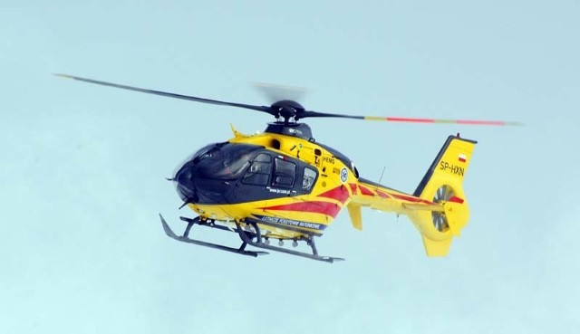 W wypadku na krajowej ósemce w pobliżu m. Sikory-Pawłowięta poszkodowane zostały dwie osoby. Jedna z nich poleciała helikopterem LPR-u do szpitala