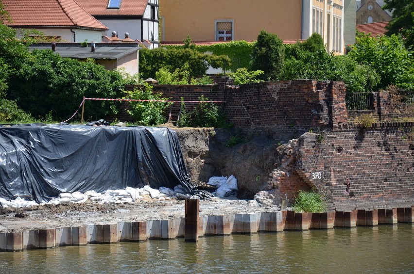 Znika mur między Odrą a Ostrowem Tumskim. Będzie promenada? (ZDJĘCIA)