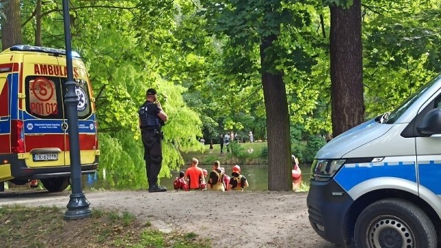 Kobieta utonęła w Prośnie. Próbowała ratować syna