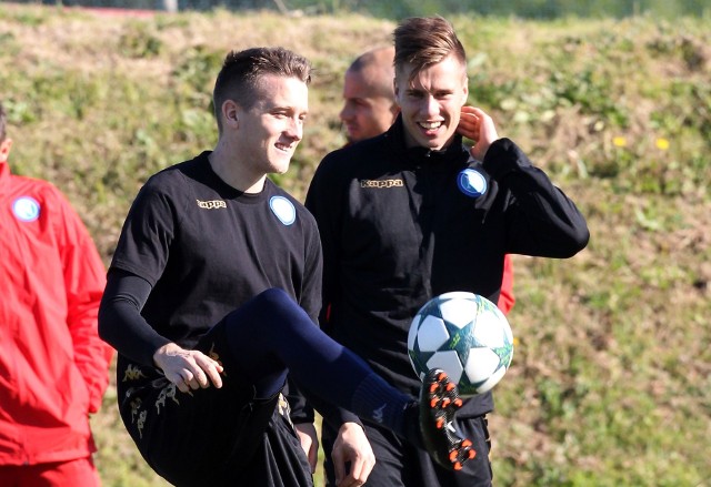 Igor Łasicki (z prawej) musi ograć się w Ekstraklasie, by myśleć o występach w Serie A i Lidze Mistrzów.