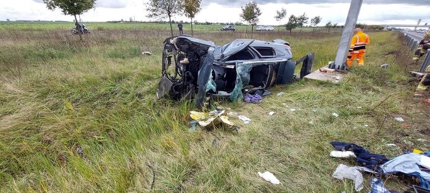 Wypadek na S5. Samochód osobowy dachował pod Gnieznem