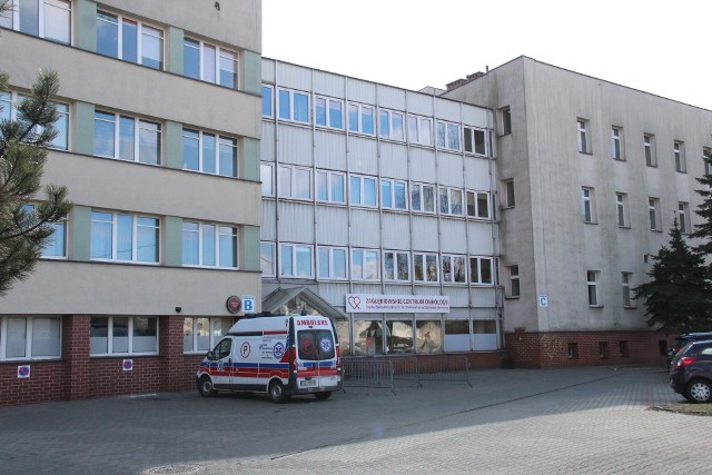 Dąbrowski szpital powoli otwiera kolejne oddziały oraz przychodnie