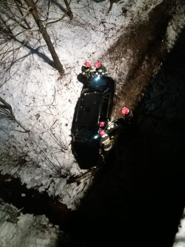 Wypadek w Rybniku. Samochód spadł z wiaduktu na Mikołowskiej