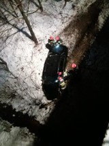 Wypadek w Rybniku. Samochód spadł z wiaduktu na Mikołowskiej. W środku był kierowca