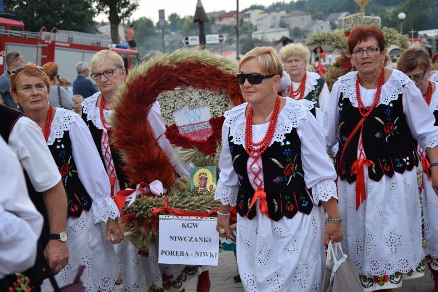 Dożynki diecezjalne w Podzamczu. Korowód przeszedł przez miejscowość FOTO