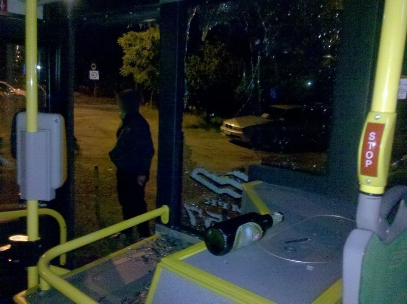 Nocny autobus MPK Poznań: 18-latek napadł na pasażera i zbił...