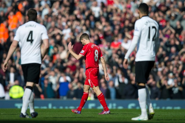 Liverpool - Manchester United: Internauci kpią ze Stevena Gerrarda [WIDEO]