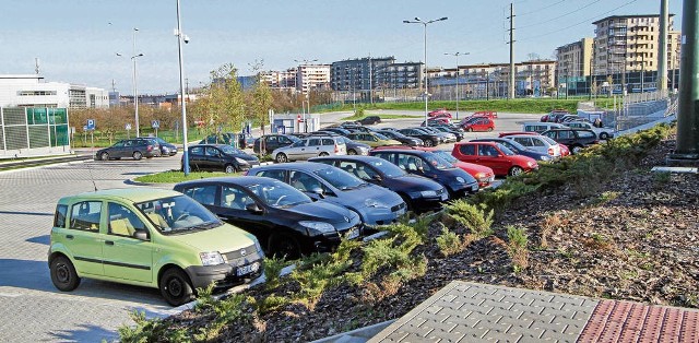 Miejscy aktywiści, urzędnicy i autor programu parkingowego są zgodni, że priorytetem dla Krakowa są parkingi park&ride