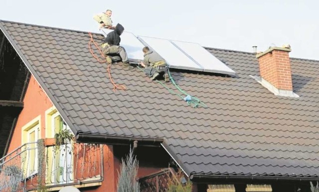 W ostatnich latach kilkaset niepołomickich domów zaopatrzono w solary. Jednak smog nadal „szaleje”