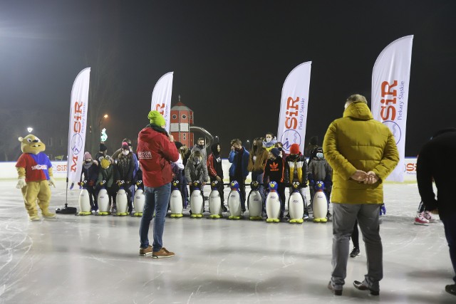 Tak lodowisko Miejskiego Ośrodka Sportu i Rekreacji w Piekarach Śląskich  rozpoczęło sezon 2020/21