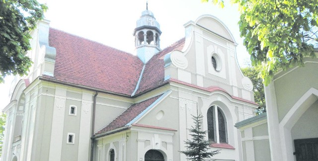 Kościół parafialny w Lisewie Kościelnym wzniesiono na początku XX wieku w stylu neobarokowym. Na 100-lecie świątyni odnowiono jej elewację. Remontu wymaga teraz wnętrze.