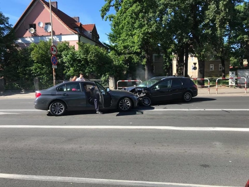 Nowe policyjne bmw rozbite w Stargardzie. Nie dojechało do zdarzenia drogowego [ZDJĘCIA]