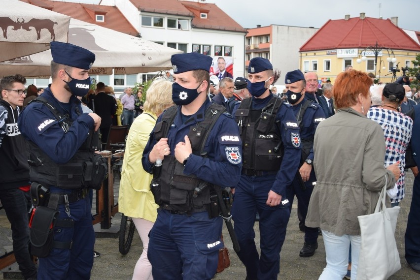 Na wiecu wyborczym w Wieluniu sympatyk Andrzeja Dudy zaatakował kobietę [ZDJĘCIA FILM]