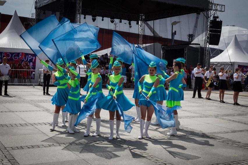 Huczna parada na zakończenie Dni Morza i Samba Port Festival [ZDJĘCIA]