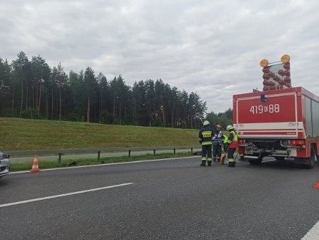 Wypadek na autostradzie A4. W okolicy Szczepanowa dachował samochód ZDJĘCIA