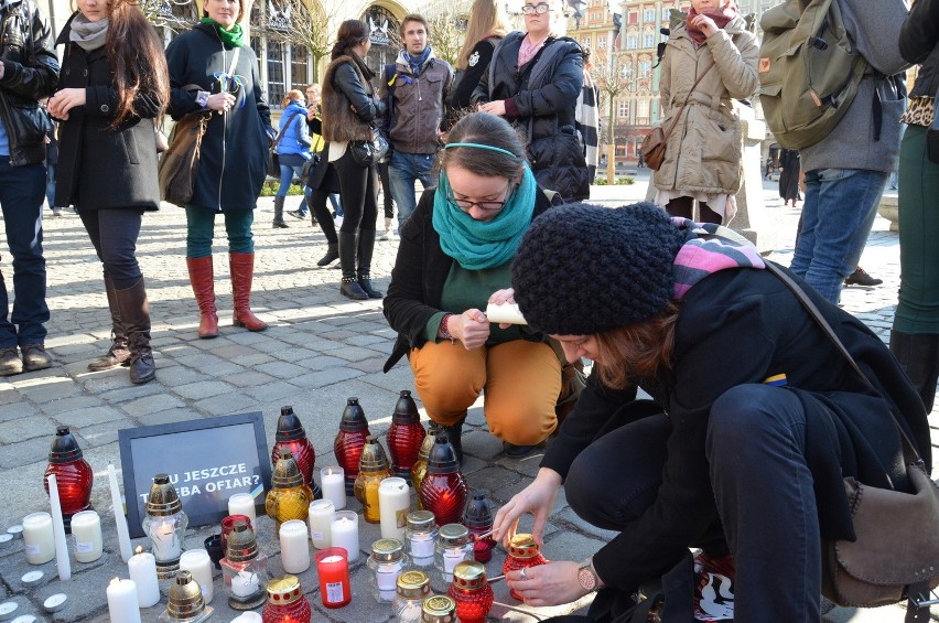 Wrocław: Zapalili znicze dla Ukrainy, aby uczcić pamięć ofiar (ZDJĘCIA, FILM)