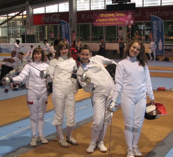 Drużyna dziewcząt (od lewej): Pamela Gnatowicz, Dominika Pędziszewska, Magdalena Jezierska i Aleksandra Jurkowska.
