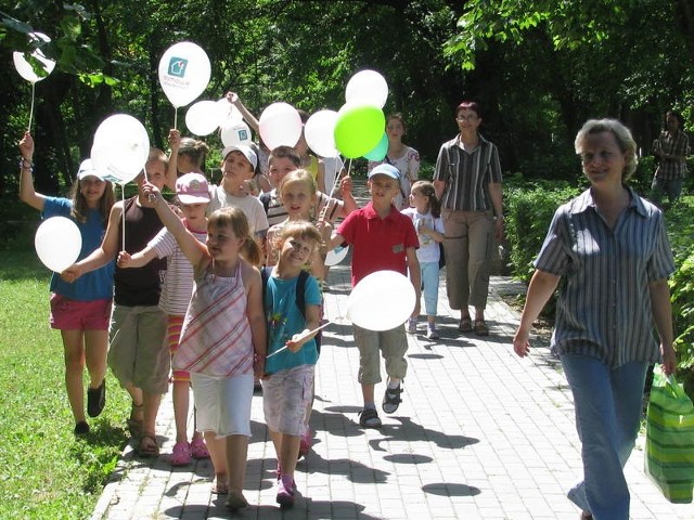 Pierwszy dzień w ramach "Wakacyjnej Akademii Odkrywców&#8221; dzieci spędziły w parku