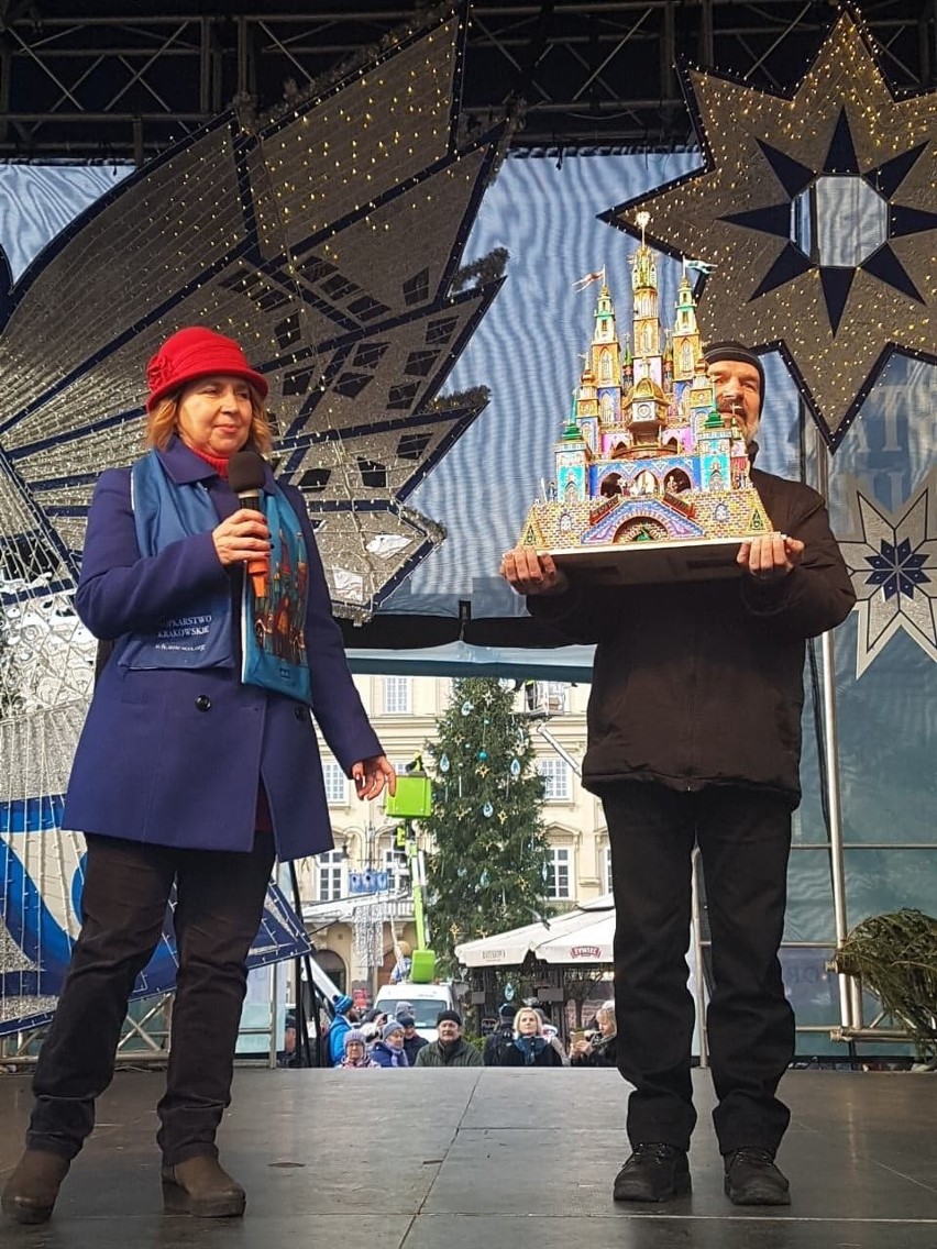 76. Konkurs Szopek Krakowskich. Po prezentacji na estradzie Targów Bożonarodzeniowych trafiły do Celestatu [ZDJĘCIA]