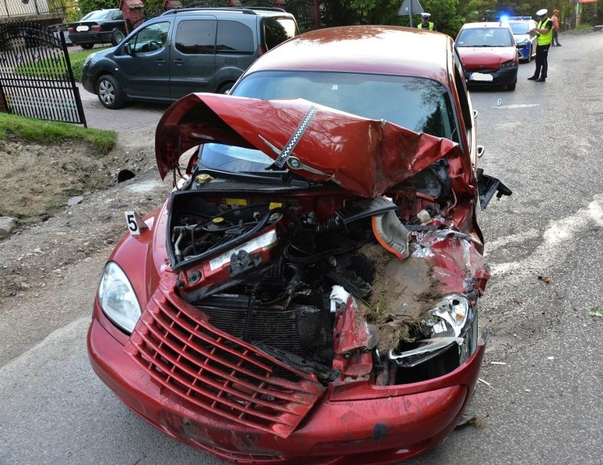 Boratyn. Pijany kierowca koparki uszkodził dwa pojazdy i motocykl [ZDJĘCIA]