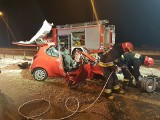 Wypadek na S8 w pobliżu miejscowości Złotoria. Samochód uderzył w tył piaskarki. Jedna osoba przewieziona do szpitala [ZDJĘCIA]