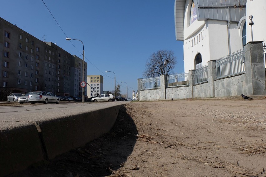 Parking zostanie odwodniony, wybrukowany i oświetlony