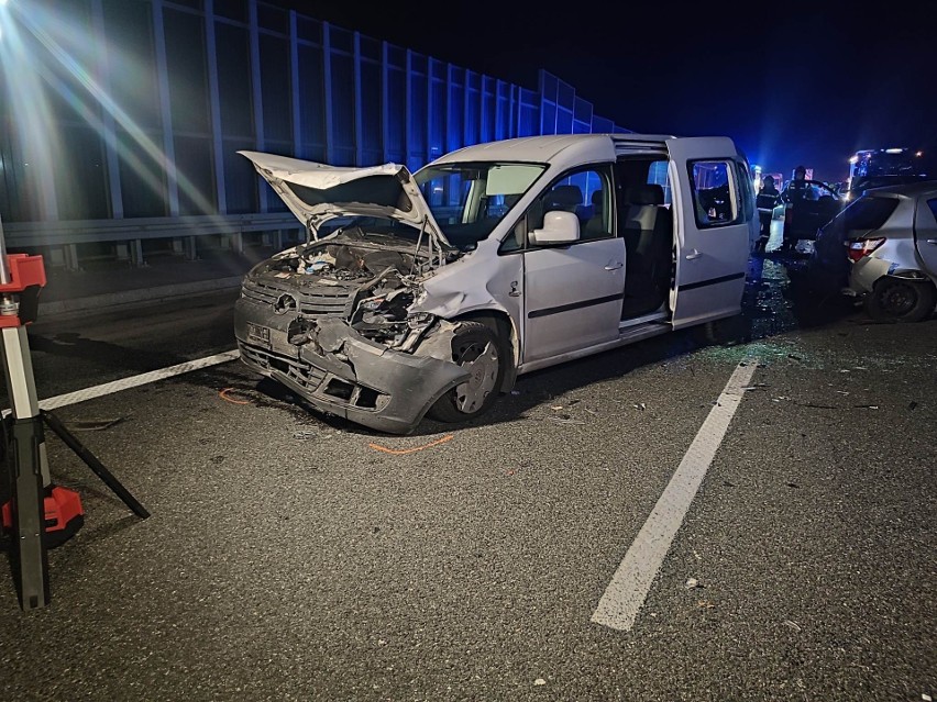 Wypadek na autostradzie A4, w rejonie Targowiska, dwa pasy...