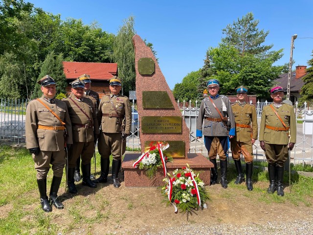 W Niepołomicach odbyło się święto pułkowe Stowarzyszenia Kawalerii Ochotniczej im. Krakowskiej Brygady Kawalerii w barwach 5 Dywizjonu Artylerii Konnej. Podczas spotkania odsłonięto pomnik upamiętniający żołnierzy 5 DAK