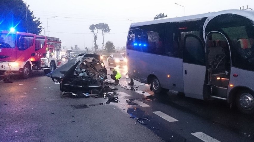 Wypadek w Wojkowicach Kościelnych: Dwie osoby nie żyją [ZDJĘCIA]