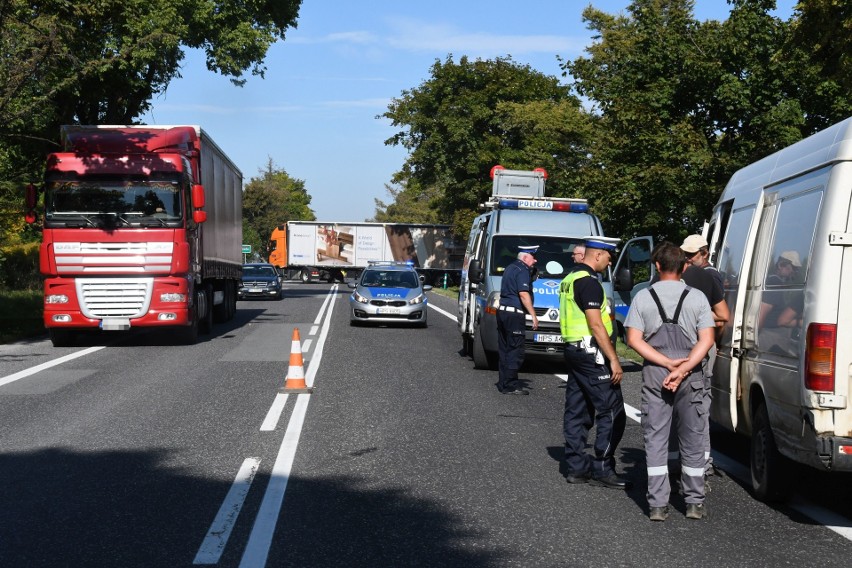 Groźny wypadek na drodze krajowej numer 73 w Celinach. Zderzyło się tu pięć samochodów