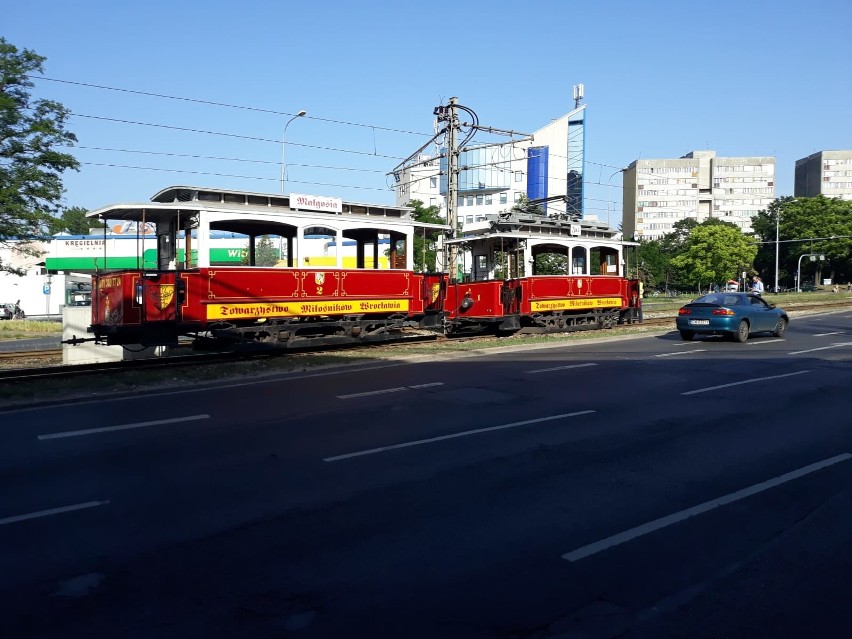 Wykolejenie tramwaju Jaś i Małgosia na Legnickiej, 11...