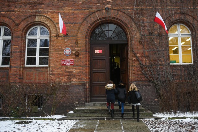 Poznańskie liceum złamało prawo. Rada pedagogiczna przekroczyła swoje kompetencje