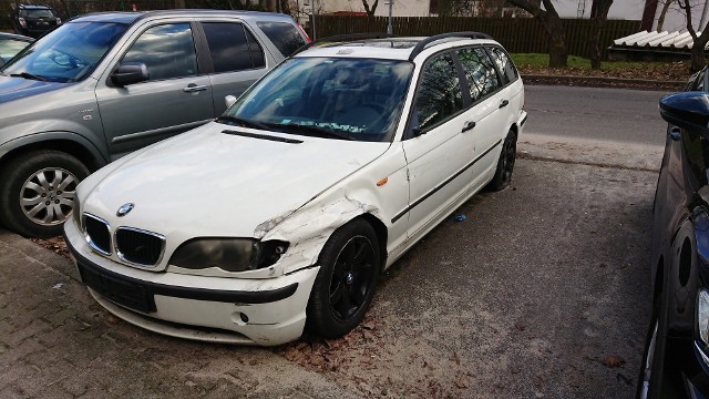 Ten wrak możecie znaleźć na parkingu niedaleko ulicy Chmielnej.