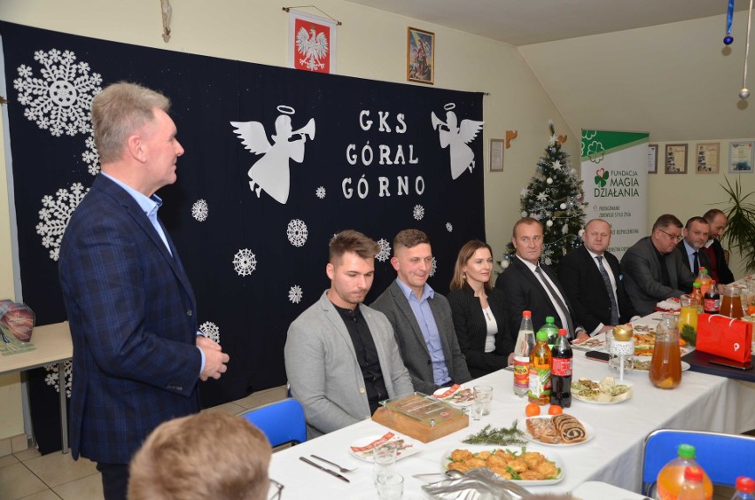 Sportowa wigilia w gminie Górno. Były życzenia i ambitne plany na przyszłość. Był też prezes Grzegorz Nowaczek. Zobacz zdjęcia