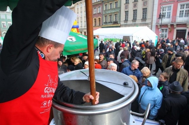 Gęsina na imieninach przyciągnęła na Stary Rynek tłumy. "Gęsi" szły też w korowodzie na ul. św. Marcin...