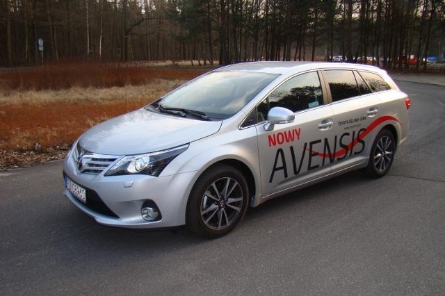 Testujemy: Toyota Avensis 2.0 D4-D - wygodne kombi (zdjęcia)