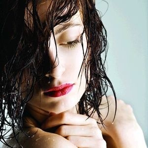 Mokre włosy są bardziej narażone na uszkodzenia niż suche
