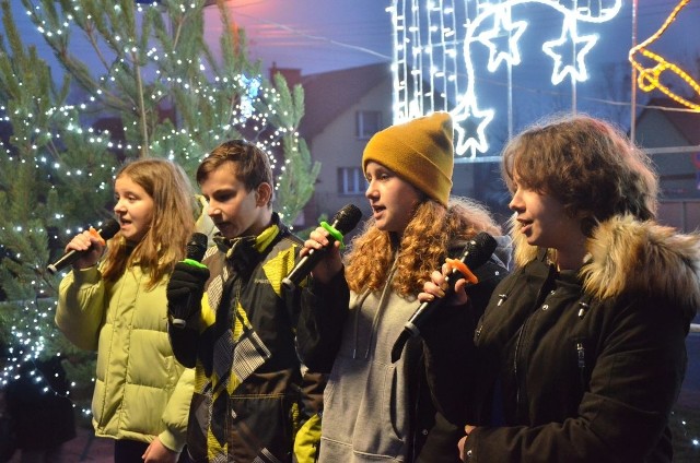 Na wigilijnej scenie w Sieciechowie pojawiły się dzieci z trzech szkół mieszczących się na terenie gminy.