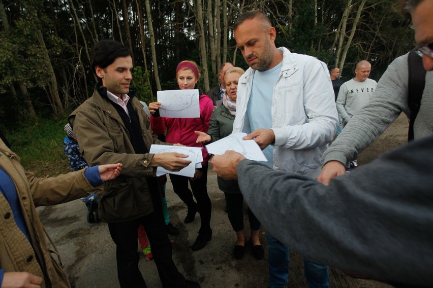 Mieszkańcy zebrali się by protestować przeciwko planom...