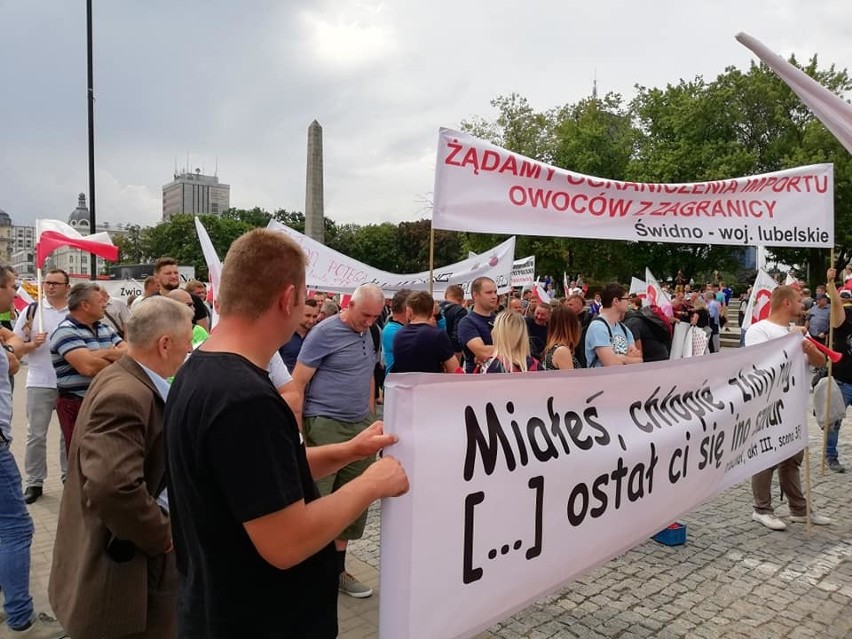Sadownicy protestują w Warszawie.