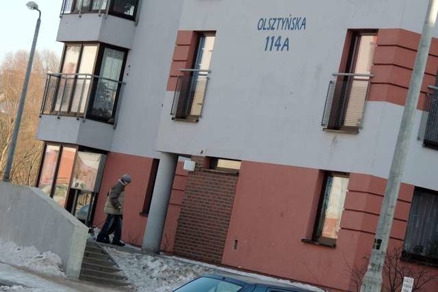 Gdy reporter „Nowości” kilka dni po morderstwie rozmawiał z mieszkańcami bloków przy ulicy Olsztyńskiej, usłyszał, że od dawna zachowanie tych młodych ludzi budziło niepokój, a nawet strach