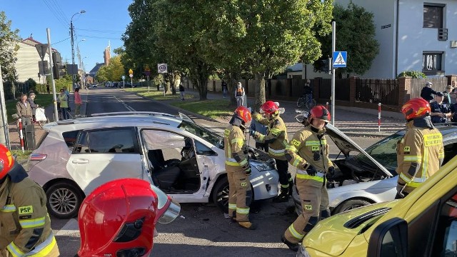 Wypadek na Alei Legionów w Łomży. Toyota zderzyła się z BMW