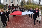Święto Niepodległości 2023 w Piekoszowie z gigantyczną biało czerwoną flagą. Zobaczcie zdjęcia i film