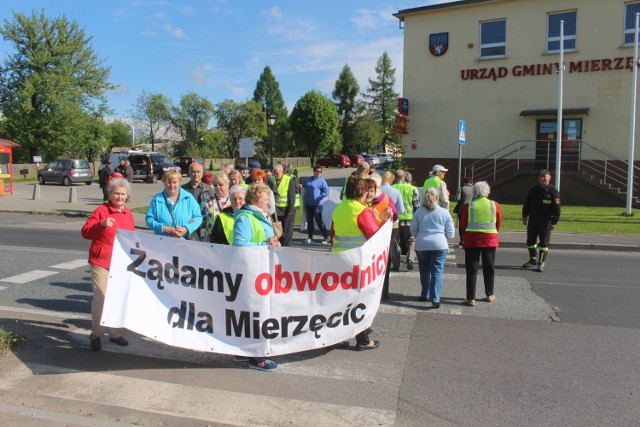 Protest mieszkańców w Mierzęcicach