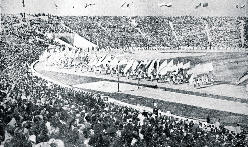 22 lipca 1956 r. - oficjalna inauguracja. Stadion wypełniony...