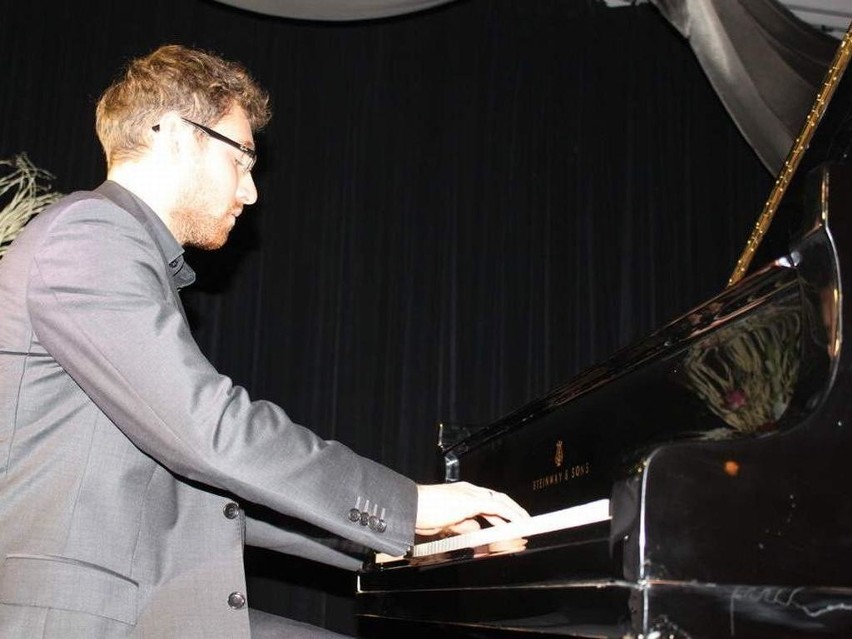 Michał Karol Szymanowski grał na fortepianie utwory Chopina.