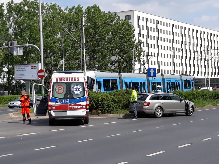 Wypadek na skrzyżowaniu Legnickiej i Kwiskiej we Wrocławiu.