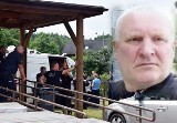 Jacek Jaworek groził rodzinie śmiercią. Policja wiedziała. Trzy osoby zginęły w Borowcach. Morderca wciąż na wolności