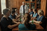"Szóstka" odcinek 1. Lekarze przygotowują pierwszy w Polsce przeszczep łańcuchowy. Kim są jego uczestnicy? [STRESZCZENIE ODCINKA, ZWIASTUN]