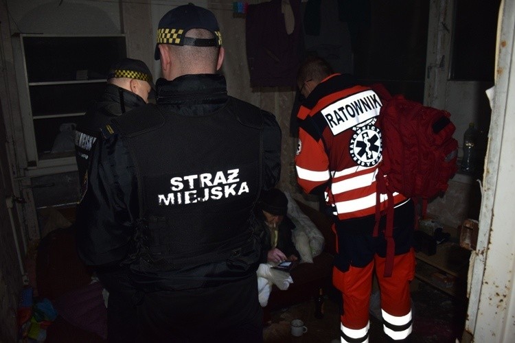Straż Miejska w Białymstoku i Grupa Ratownicza Medival prowadzą akcję Zimowy Ratownik (zdjęcia)
